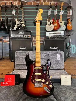 FENDER AMERICAN PROFESSIONAL II STRATOCASTER 3-COLOR SUNBURST 2022 ELECTRIC