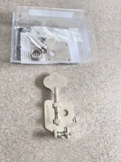 HIPSHOT D TUNER ‘70S STYLE FENDER CLOVER LEAF FOR PRECISION AND J JAZZ BASS