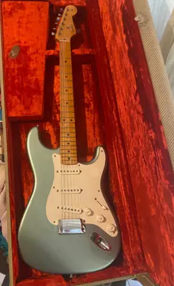 57 STRATOCASTER