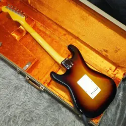 FENDER AMERICAN VINTAGE II 1961 STRATOCASTER RW 3-COLOR SUNBURST SAFE DELIVERY F
