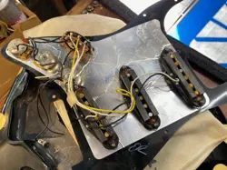 FENDER BUDDY GUY POLKA DOT STRATOCASTER