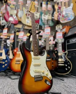 FENDER JAPAN ST62-DMC/VSP USED ALDER BODY 3 TONE SUNBURST W/SOFT CASE