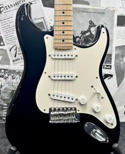 FENDER CUSTOM SHOP CUSTOM ARTIST~ ERIC CLAPTON STRATOCASTER USED W/HARD CASE