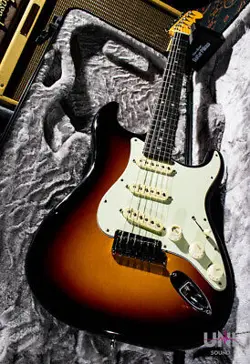 FENDER AMERICAN ULTRA STRATOCASTER / 2022