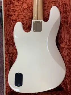 FENDER 5 STRING JAZZ BASS MADE IN MEXICO , GOLD HARDWARE!