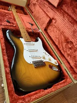 1995 FENDER AMERICAN VINTAGE ‘57 STRATOCASTER - SUNBURST