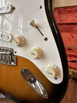 ‘57 STRATOCASTER SUNBURST