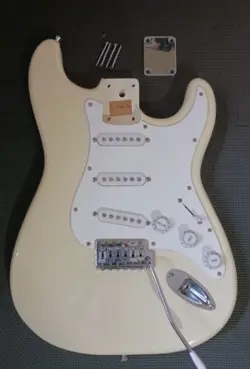 99 FENDER SQUIER AFFINITY STRAT LOADED BODY CREAM WHITE👌 EXCELLENT CONDITION