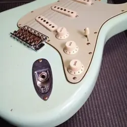 FENDER CUSTOM SHOP 1960 STRATOCASTER JOURNEYMAN RELIC FADED AGED SURF GREEN SAFE