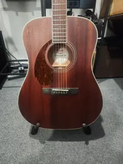 SOLID MAHOGANY GUITAR