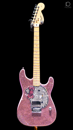 KITTY STRATOCASTER SWAROVSKI