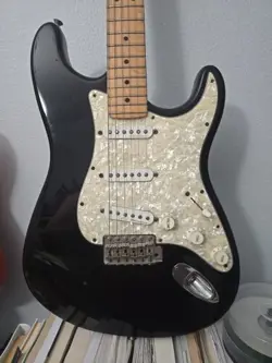 1992 FENDER AMERICAN ERIC CLAPTON SIGNATURE SERIES STRATOCASTER BLACKIE W/ CASE