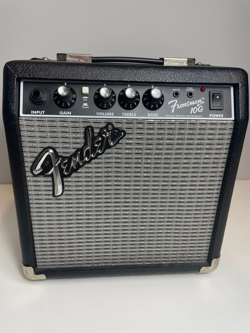 FENDER FRONTMAN 10G GUITAR AMPLIFIER PR 357 EXCELLENT WORKING CONDITION