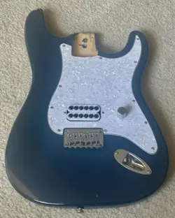 2004 SQUIER BY FENDER 
