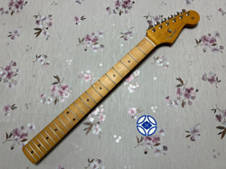 NOVENTA STRATOCASTER MINT