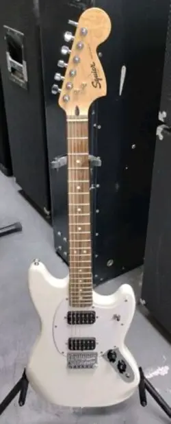 SQUIER BY FENDER MUSTANG ELECTRIC GUITAR