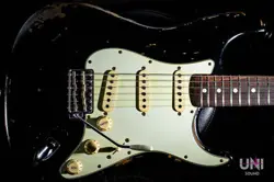 STRATOCASTER RELIC BLK