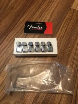 VINTAGE FENDER STRATOCASTER GUITAR MACHINE HEADS TUNING PEGS