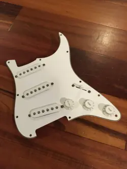 GENUINE FENDER STRAT STANDARD PICKUPS ASSEMBLY WHITE STRATOCASTER RWRP MIDDLE