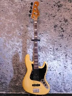FENDER JAZZ BASS  76
