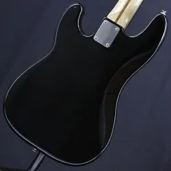 FENDER  USED  SQUIER SERIES PRECISION BASS (BLACK)