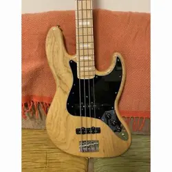 FENDER MIJ TRADITIONAL  70S JAZZ BASS NO.LG410