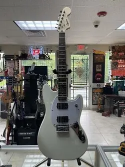 FENDER SQUIER MUSTANG ELECTRIC GUITAR - CREAM (CP3006696)