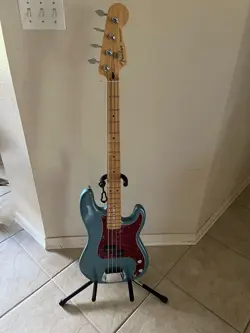 FENDER PRECISION BASS WITH GIG BAG