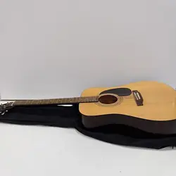 SQUIER BY FENDER SA-100 ACOUSTIC GUITAR IN GIG BAG