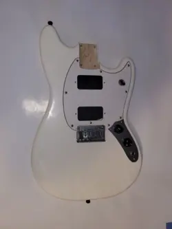 WHITE NO PICKUPS