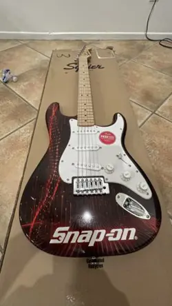 SNAP-ON FENDER SQUIRE STRAT GUITAR SSX23P154