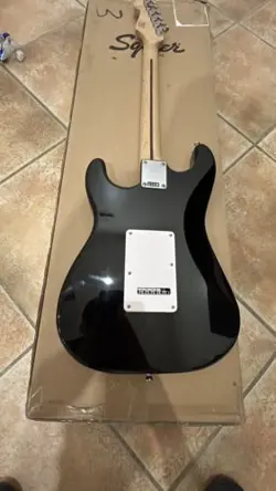 SQUIRE STRAT GUITAR