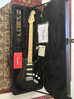 AMERICAN STANDARD STRATOCASTER 2015 WITH CASE
