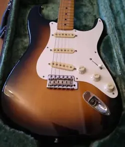 1988-1989 STRATOCASTER MINT