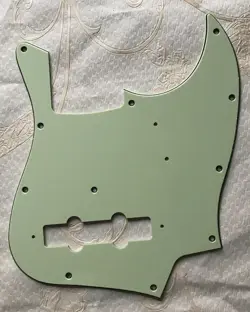 PICK FOR FENDER JAPAN JAZZ BASS STYLE GUITAR PICKGUARD,3 PLY VINTAGE GREEN