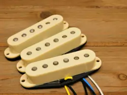 ALNICO'S CREAM STRAT