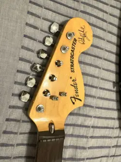 FENDER STRATOCASTER SCALLOPED