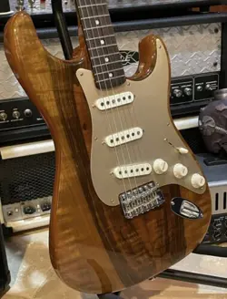 WALNUT TOP STRATOCASTER