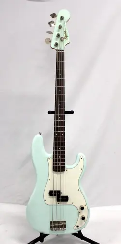 SQUIER BY FENDER CLASSIC VIBE '60S PRECISION BASS LIMITED-ED GUITAR SONIC BLUE
