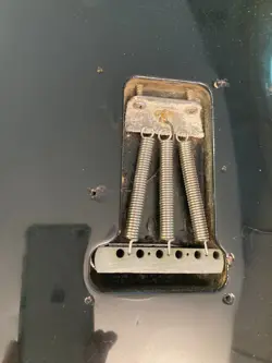 STRATOCASTER COMES WITH