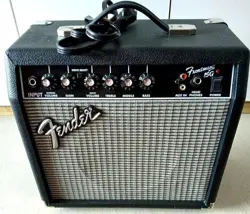 FENDER FRONTMAN 15G 15 WATT GUITAR AMP, SMALL PRACTICE AMP PR 495