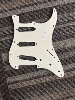 2016  SQUIER BY FENDER 