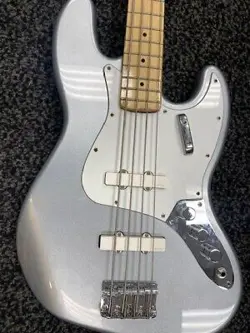 FENDER JAZZ BASS-MEXICO (P22005424)