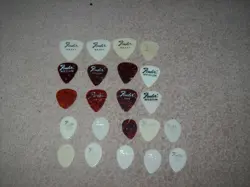 GUITAR PICK THIN