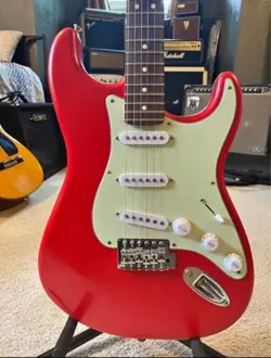 MIM FENDER SPECIAL EDITION STRATOCASTER
