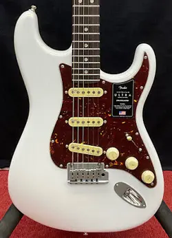 ULTRA STRATOCASTER -ARCTIC