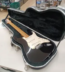 FENDER / AMERICAN STANDARD STRATOCASTER (NO 20240923)