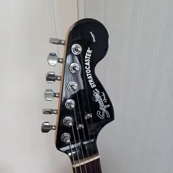 SQUIER FENDER STANDARD STRATOCASTER