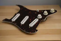 GENUINE USA VINTAGE RI FENDER STRATOCASTER LOADED 3 PLY PICKGUARD