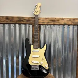 FENDER SQUIER MINI STRATOCASTER BLACK SOLID BODY ELECTRIC GUITAR WITH CARRY BAG